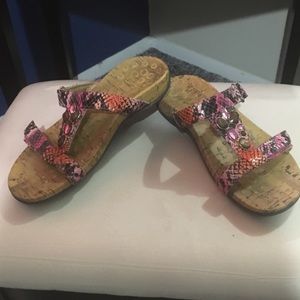 Vionic orthaheel sandals, mint cond. snake print
